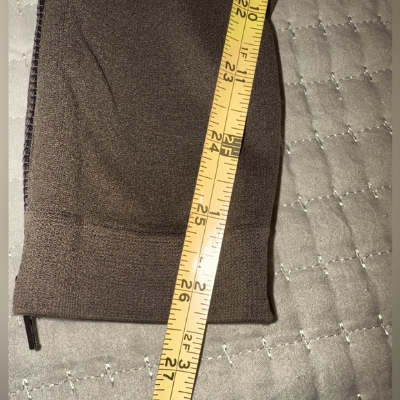 Olive Green High-Waisted Spanx Leggings with zipper ankles. Size Medium VGUC - Picture 6 of 9